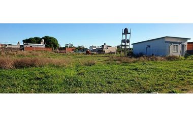Se vende muy lindo lote en Miramar.