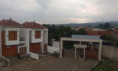 Rumah Asri dan Nyaman 2 lantai di Tanimulya Bandung Barat 700 juta-an 17 menit ke Tol Padalarang DP Ringan. .