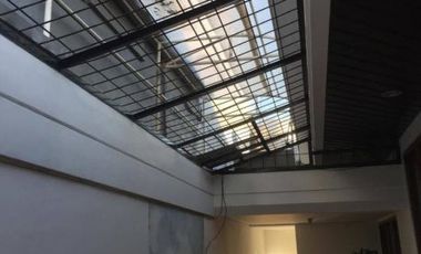 Rumah 2Lt Jl . Halimun Cocok untuk kantor pln 2200watt