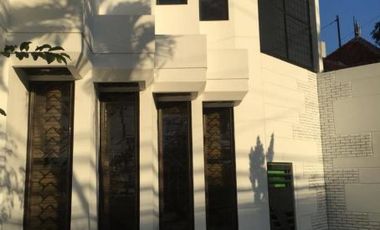 Rumah 2Lt Jl . Halimun Cocok untuk kantor pln 2200watt