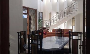 Rumah 2Lt Jl . Halimun Cocok untuk kantor pln 2200watt