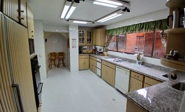 apartamento en arriendo en los rosales. Cod A121133030