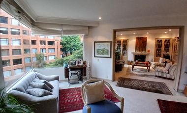 apartamento en arriendo en los rosales. Cod A121133030