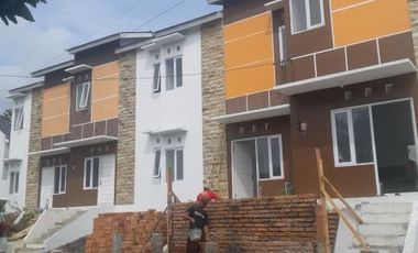 Rumah minimalis 2 lantai di pusat kota Wates