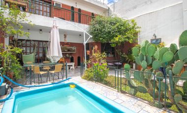 Casa 5 Amb venta con Pileta Villa Urquiza