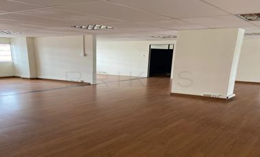 oficina en arriendo/venta en quinta camacho. Cod A7039
