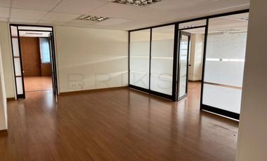 oficina en arriendo/venta en quinta camacho. Cod A7039