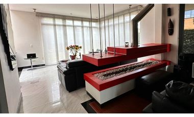 casa en venta en milla de oro. Cod V8968243