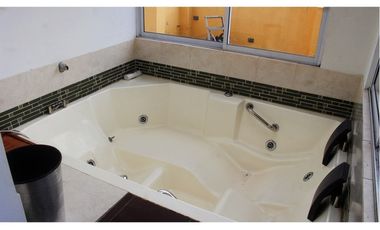casa en venta en milla de oro. Cod V8968243