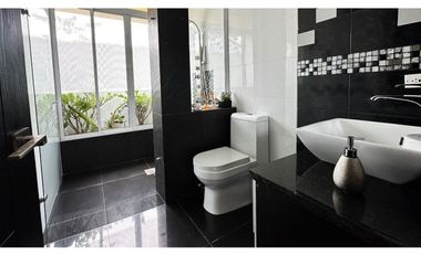 casa en venta en milla de oro. Cod V8968243