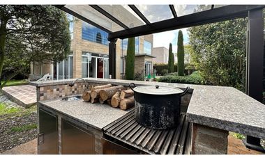 casa en venta en milla de oro. Cod V8968243