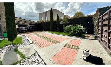 casa en venta en milla de oro. Cod V8968243