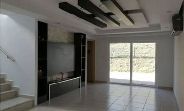 SE VENDE CASA PASEO DEL NORTE PH VICTORIA CON LNEA BLANCA