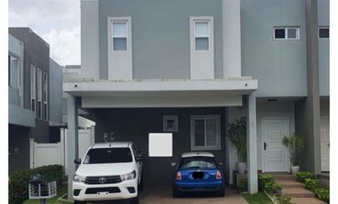 SE VENDE CASA PASEO DEL NORTE PH VICTORIA CON LNEA BLANCA