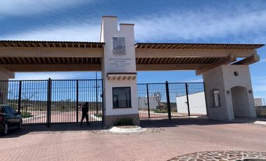 Oportunidad Terreno en Condominio con Casa Club