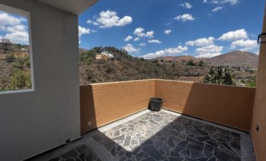 Departamento en RENTA en San Javier con terraza y vista espectacular