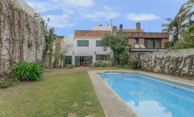 Excelente casa en Venta en  Vicente López