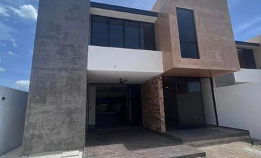 Casa en venta al norte de Mérida, Temozón Norte.