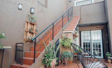 Excelente casa 4 ambientes cochera y fondo libre zona Gerli