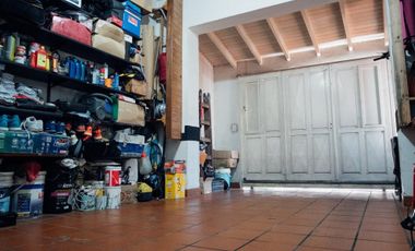 Excelente casa 4 ambientes cochera y fondo libre zona Gerli