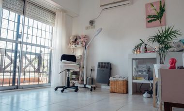 Excelente casa 4 ambientes cochera y fondo libre zona Gerli