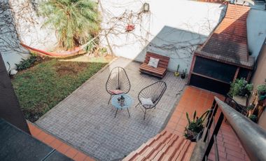Excelente casa 4 ambientes cochera y fondo libre zona Gerli