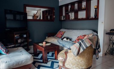 Excelente casa 4 ambientes cochera y fondo libre zona Gerli