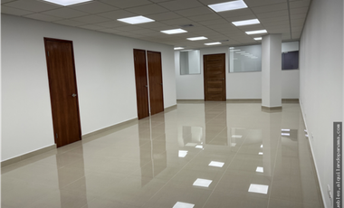 Vendo Oficina amplia e iluminada. Excelente Ubicacion 122Mts