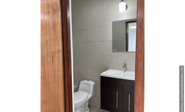 Vendo Oficina amplia e iluminada. Excelente Ubicacion 122Mts