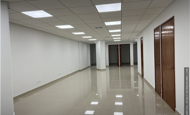 Vendo Oficina amplia e iluminada. Excelente Ubicacion 122Mts