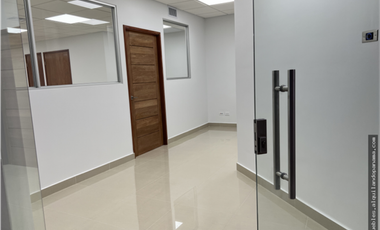 Vendo Oficina amplia e iluminada. Excelente Ubicacion 122Mts