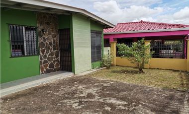 SE VENDE CASA EN LA FLORESTA, ARRAIJAN