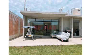 Hermosa Casa De 375.2M2 -En Vista Alegre 02