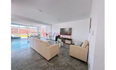 Hermosa Casa De 375.2M2 -En Vista Alegre 02