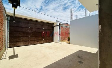 Hermosa Casa De 375.2M2 -En Vista Alegre 02