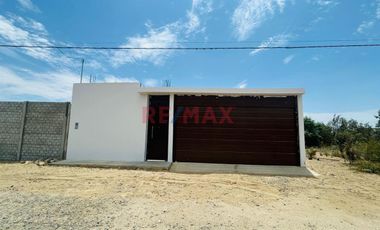 Hermosa Casa De 375.2M2 -En Vista Alegre 02