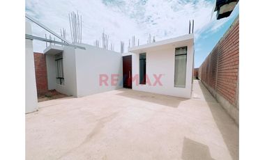 Hermosa Casa De 375.2M2 -En Vista Alegre 02