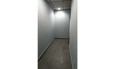 SE ALQUILA OFICINA  EN BELLA VISTA  ZONA BANCARIA -I.G.