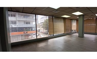 SE ALQUILA OFICINA  EN BELLA VISTA  ZONA BANCARIA -I.G.