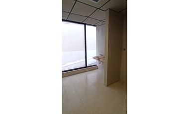 SE ALQUILA OFICINA  EN BELLA VISTA  ZONA BANCARIA -I.G.