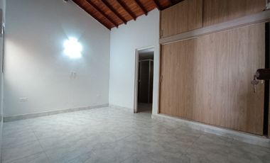 casa en arriendo en niza. Cod A24104