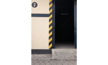 Sector Inmaconsa, Vía a Daule Alquiler 1100 m² Bodega con Oficinas
