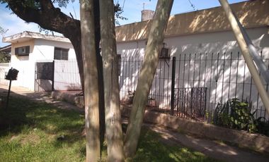 Hermosa casa americana en moreno cerca del  acceso oeste