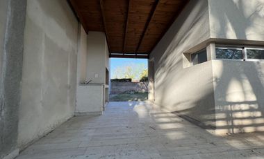 EN VENTA - CASA A ESTRENAR 2 DORMITORIOS - PROFESIONAL COUNTRY CLUB, FUNES