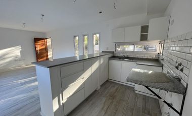 EN VENTA - CASA A ESTRENAR 2 DORMITORIOS - PROFESIONAL COUNTRY CLUB, FUNES