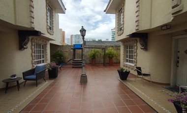 casa condominio en arriendo/venta en altos de riomar. Cod A106910