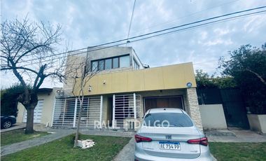 HERMOSA CASA DE DOS PLANTAS + DEPARTAMENTO AL FONDO- RETASADO-