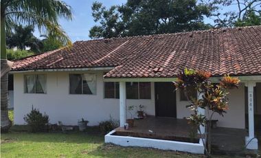 ALQUILO HERMOSA CASA HOWARD $1.200