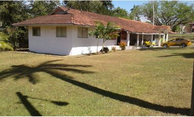 ALQUILO HERMOSA CASA HOWARD $1.200