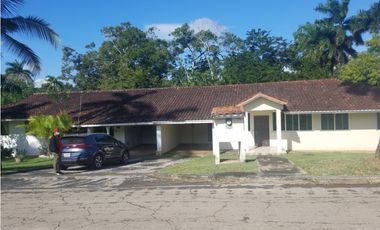 ALQUILO HERMOSA CASA HOWARD $1.200